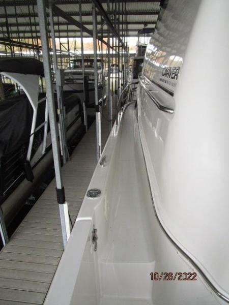 46' Carver port sidedeck1