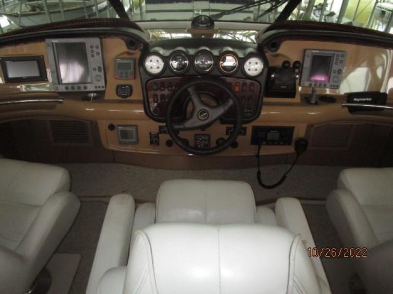 46' Carver flybridge helm