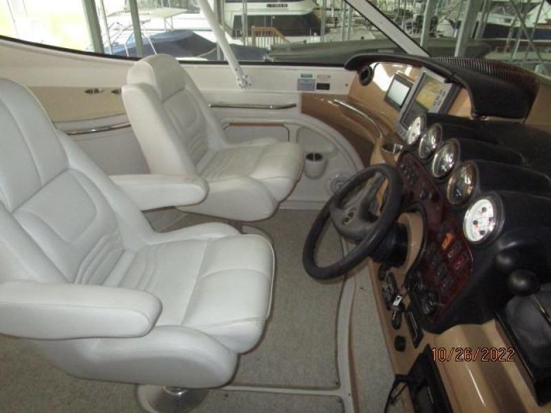 46' Carver flybridge port forward