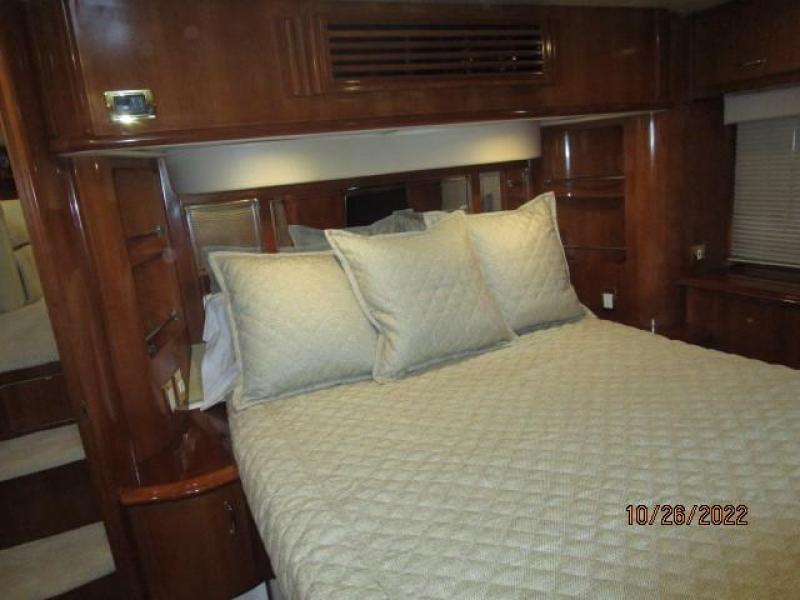 46' Carver master stateroom forward