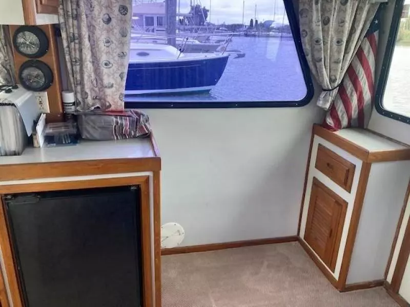 salon stbd aft corner