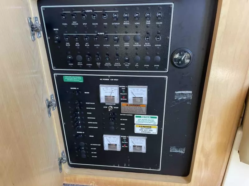 1997 Carver 350 Mariner