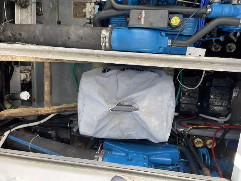 1997 Carver 350 Mariner