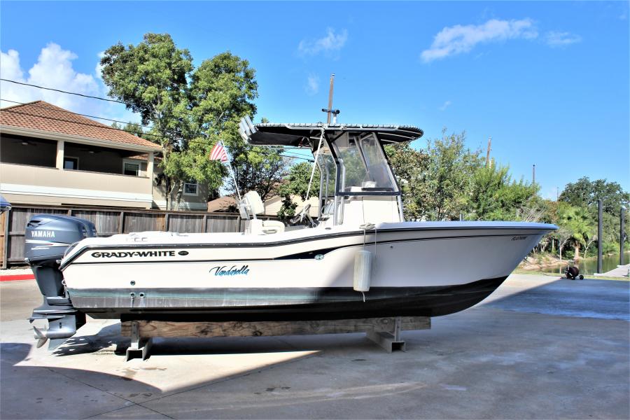2004 Grady-White Advance 257