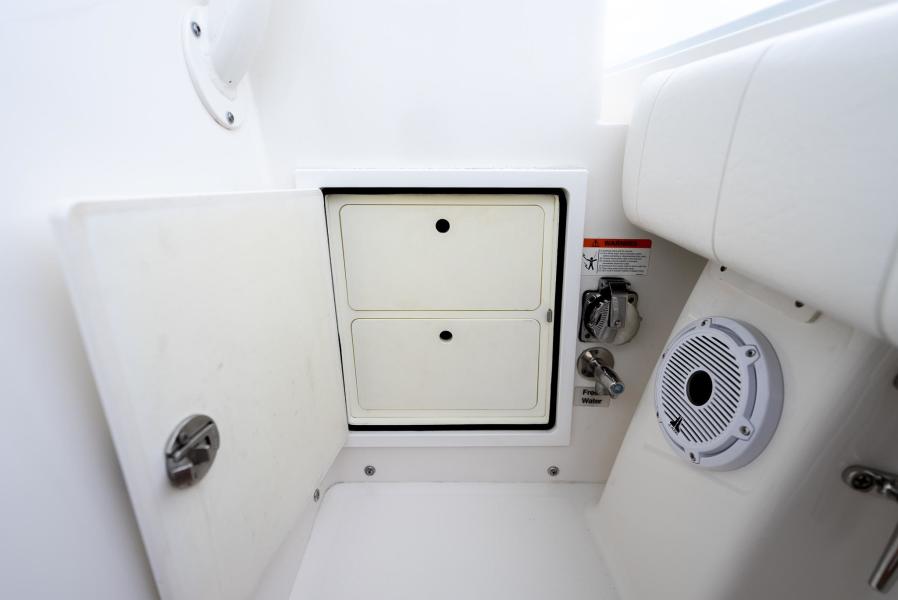 2015 Regulator 34 Center Console