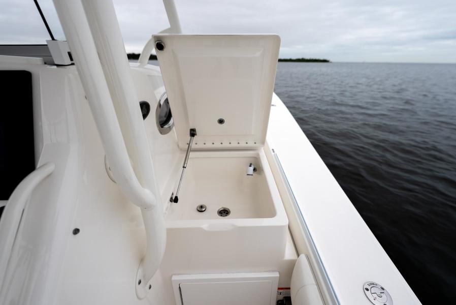 2015 Regulator 34 Center Console