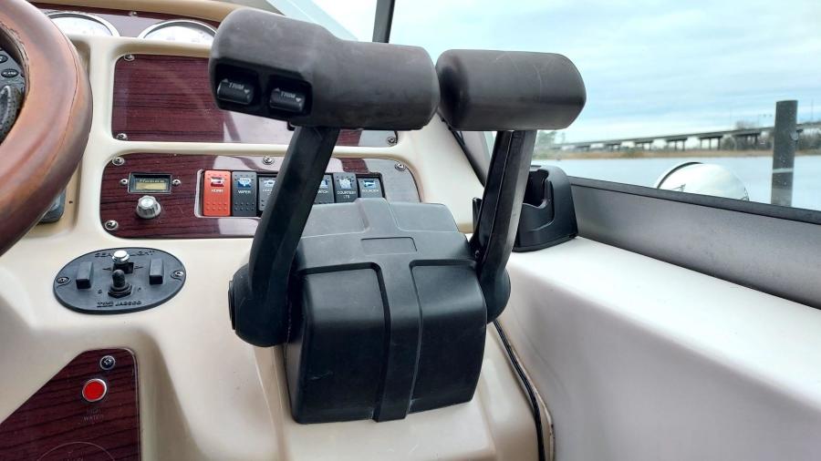 2004 Chaparral 310 Signature