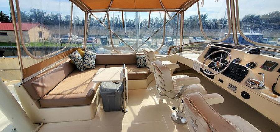 Flybridge Port