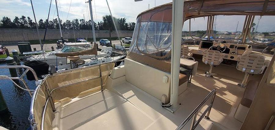 Flybridge Aft Deck Port Forward