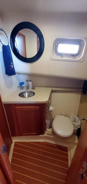 Head Vanity and Toilet
