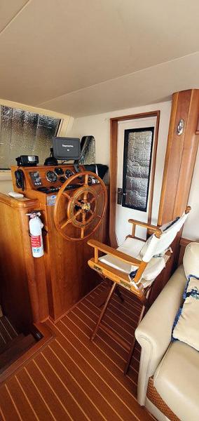 Salon Helm Wide
