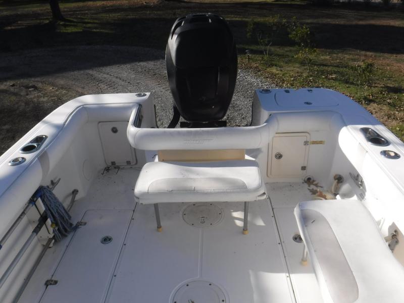 2005 Boston Whaler Conquest 235