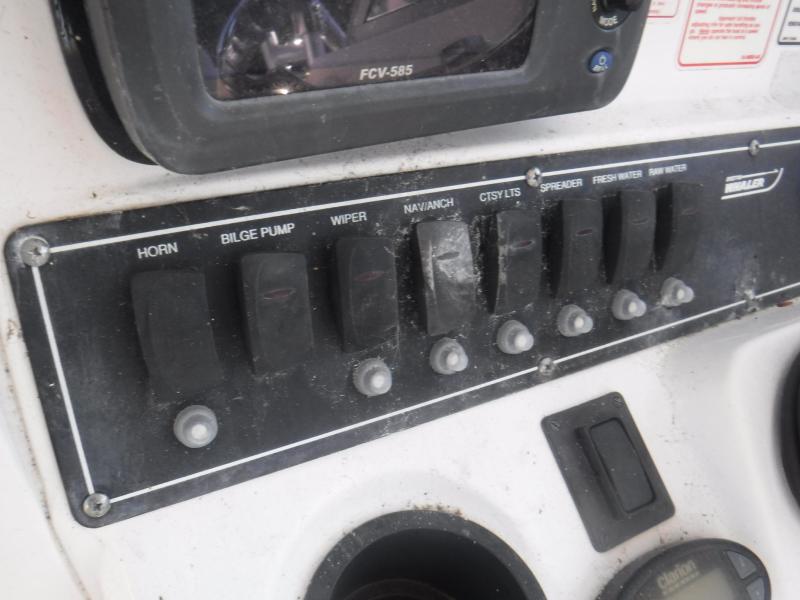 2005 Boston Whaler Conquest 235