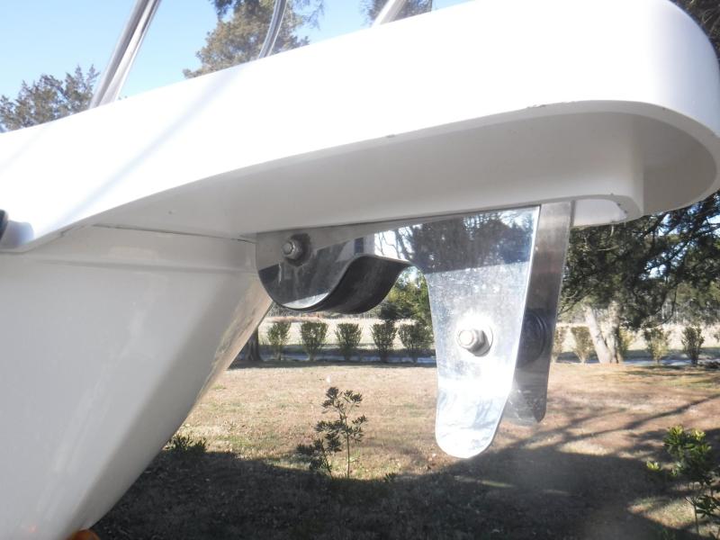 2005 Boston Whaler Conquest 235