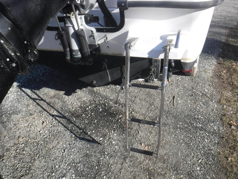 2005 Boston Whaler Conquest 235