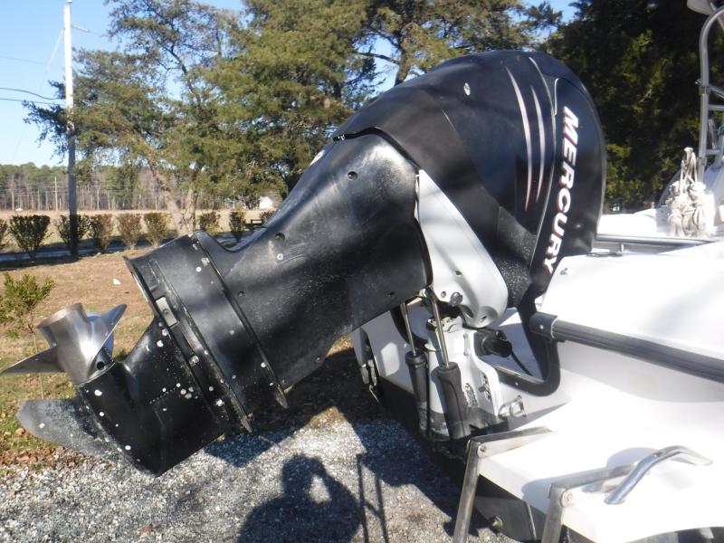 2005 Boston Whaler Conquest 235