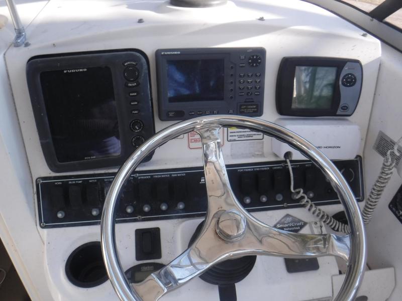 2005 Boston Whaler Conquest 235