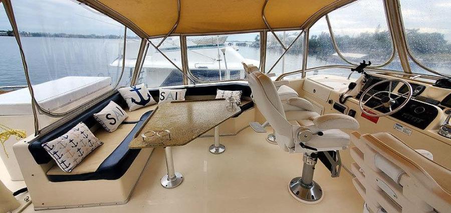 Flybridge Port