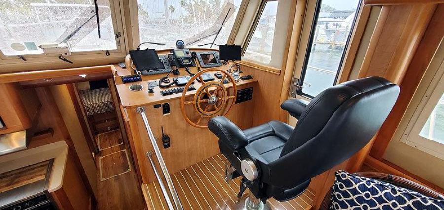 Salon Lower Helm Wide
