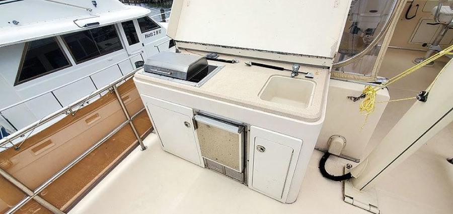 Flybridge Aft Deck Summer Kitchen