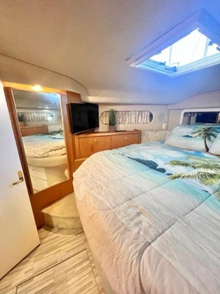 32 1996 Sea Ray 420ac New Beginnings Fwd Cabin 2
