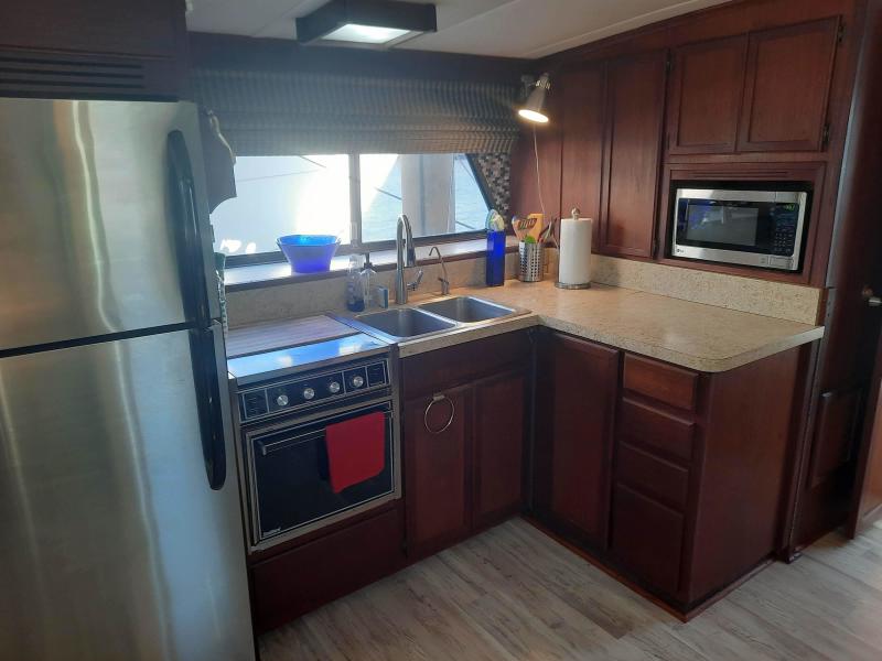 1986 Bluewater Coastal Cruiser