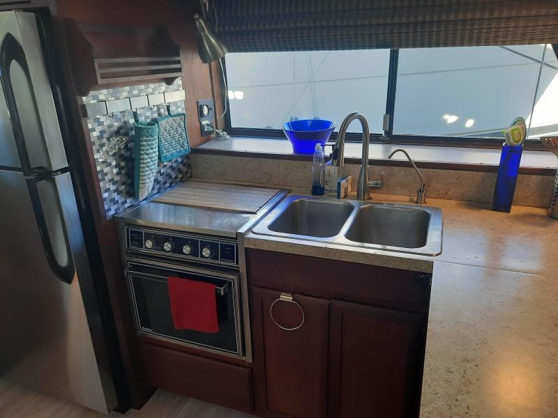 1986 Bluewater Coastal Cruiser
