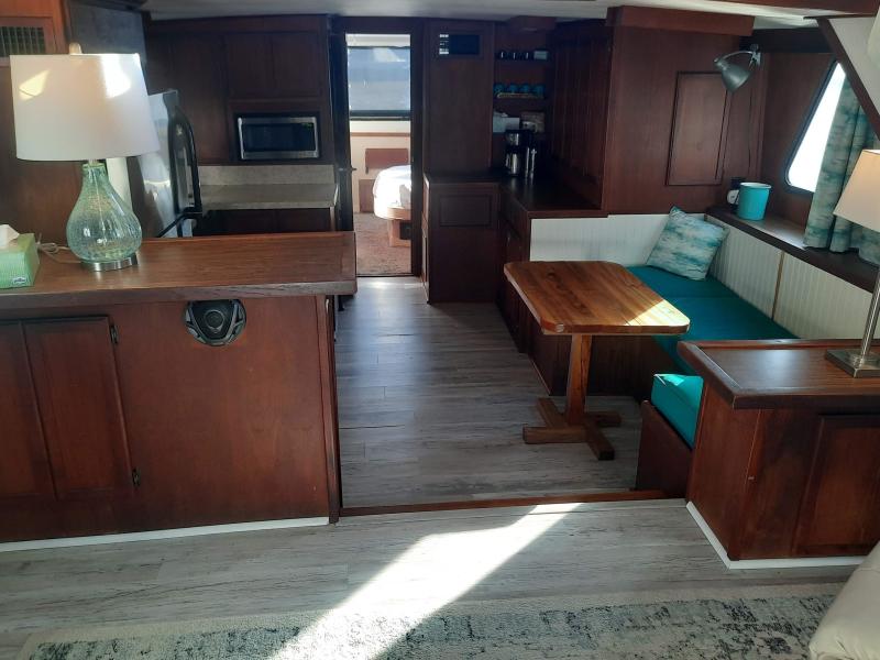 1986 Bluewater Coastal Cruiser
