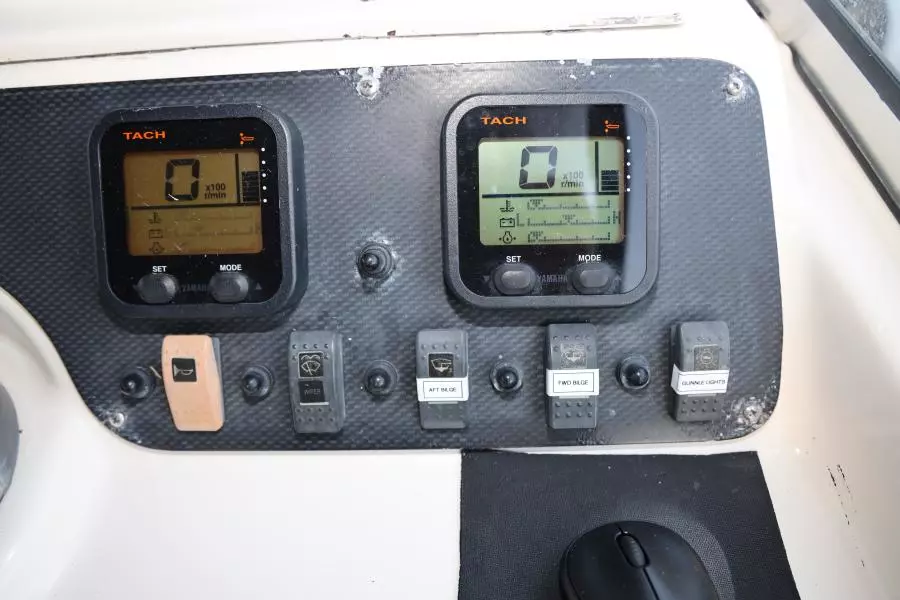 2005 Grady-White 300 Marlin