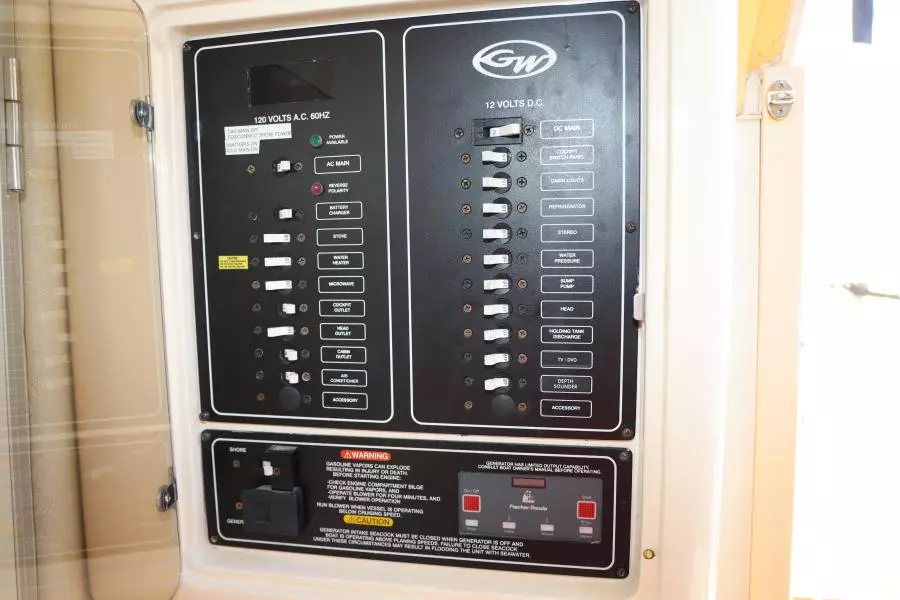 2005 Grady-White 300 Marlin