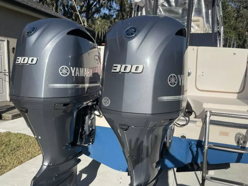 2005 Grady-White 300 Marlin