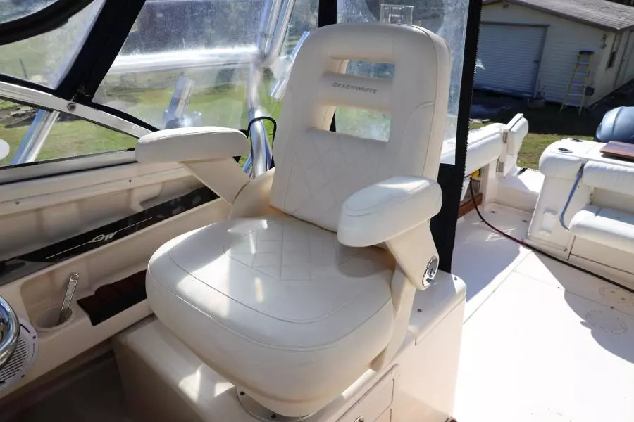 2005 Grady-White 300 Marlin