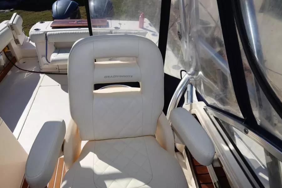 2005 Grady-White 300 Marlin