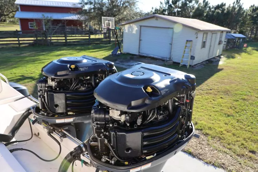 2005 Grady-White 300 Marlin