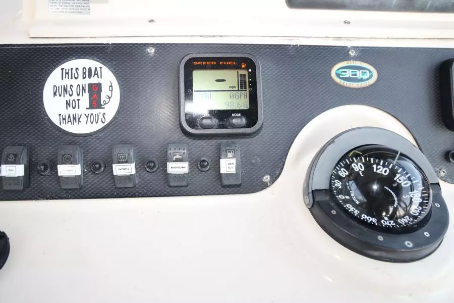 2005 Grady-White 300 Marlin