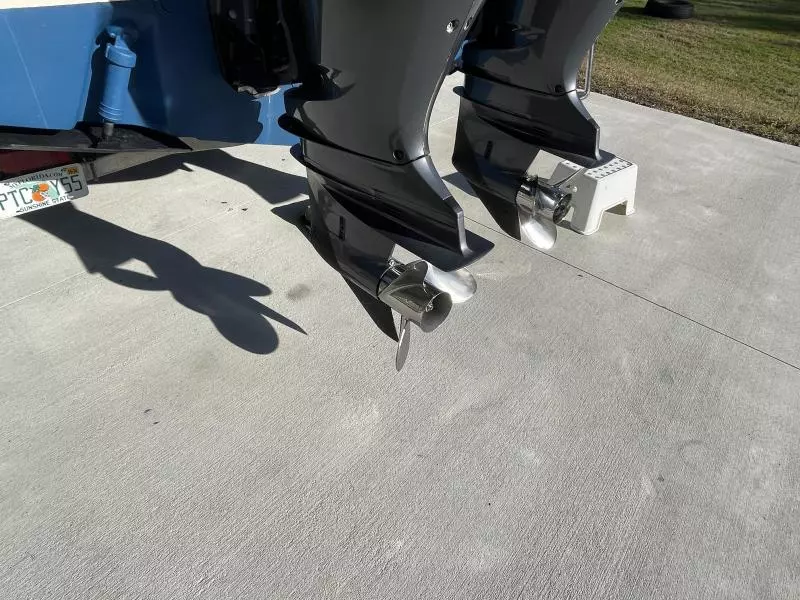 2005 Grady-White 300 Marlin