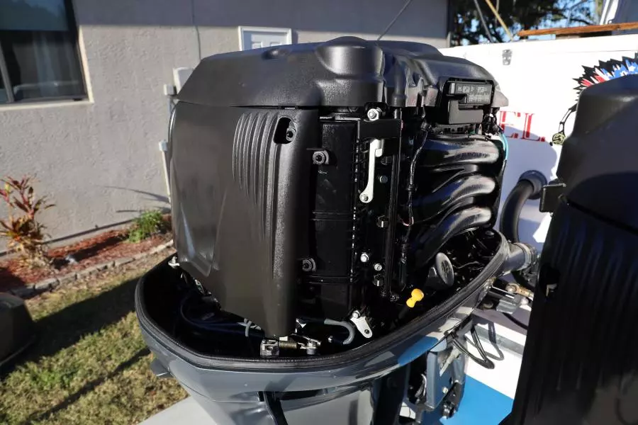 2005 Grady-White 300 Marlin