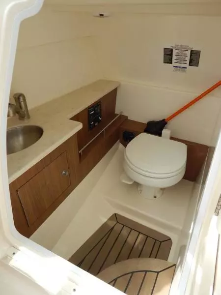 2013 Boston Whaler 270 Vantage