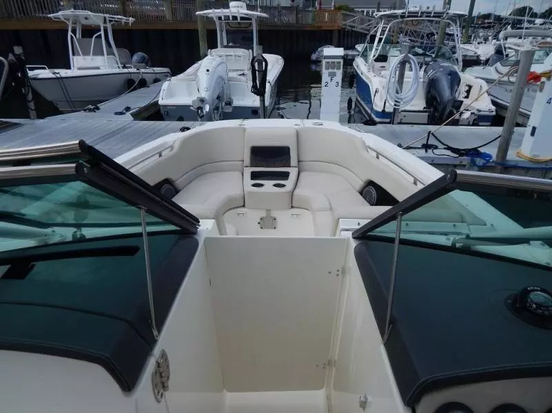 2013 Boston Whaler 270 Vantage