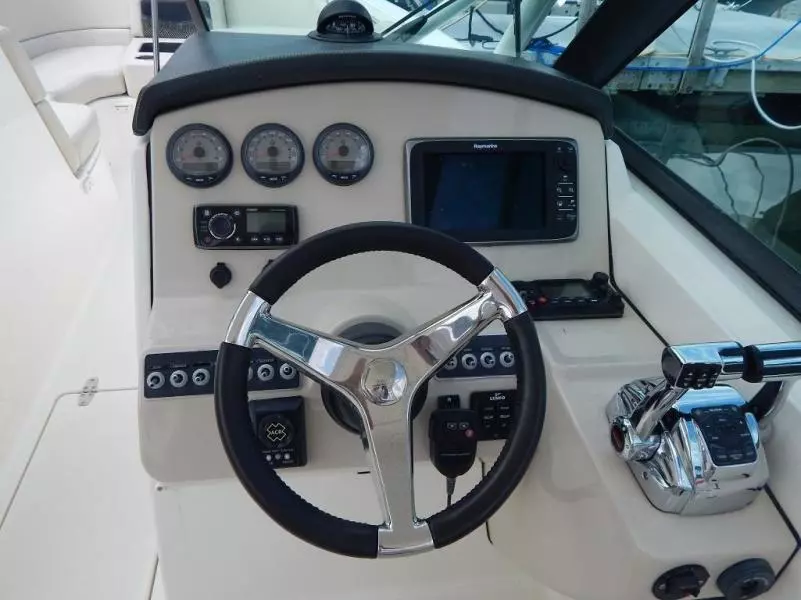 2013 Boston Whaler 270 Vantage