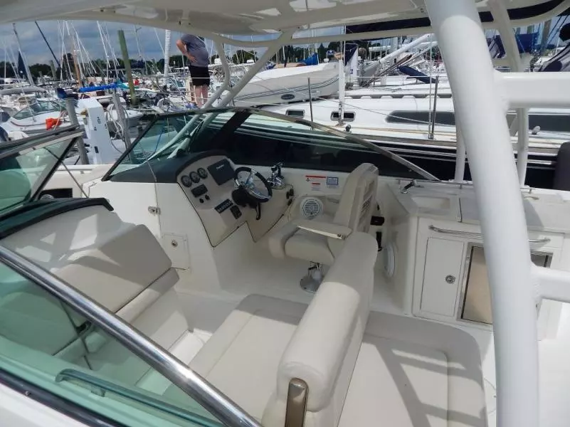 2013 Boston Whaler 270 Vantage