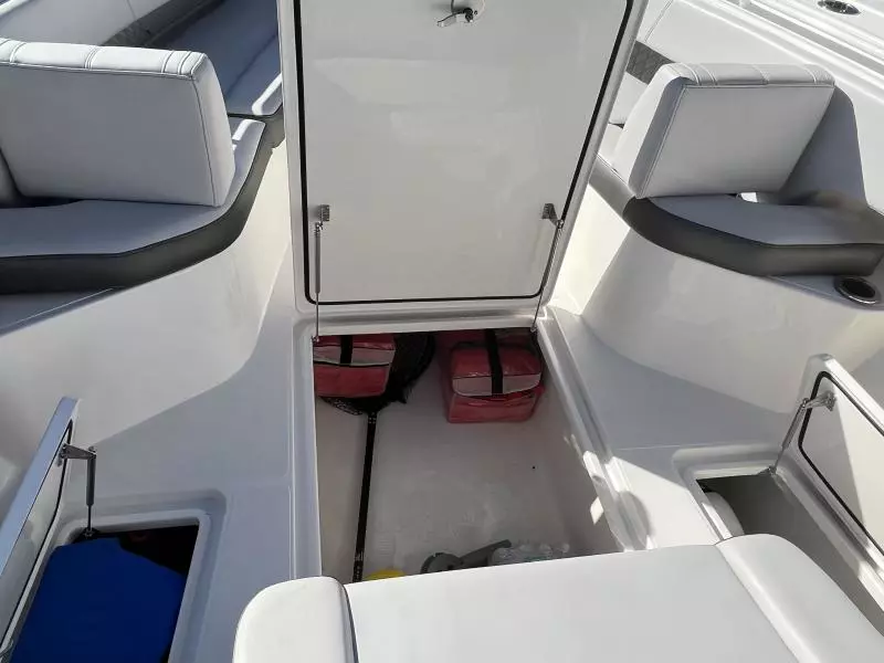 2021 Fountain 38 CC