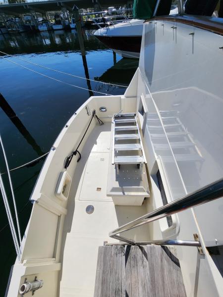 1989 Jefferson Cockpit Motor Yacht - Photo 39