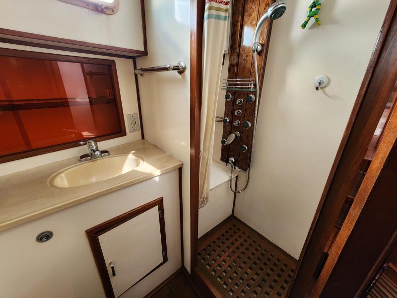 1989 Jefferson Cockpit Motor Yacht - Photo 25