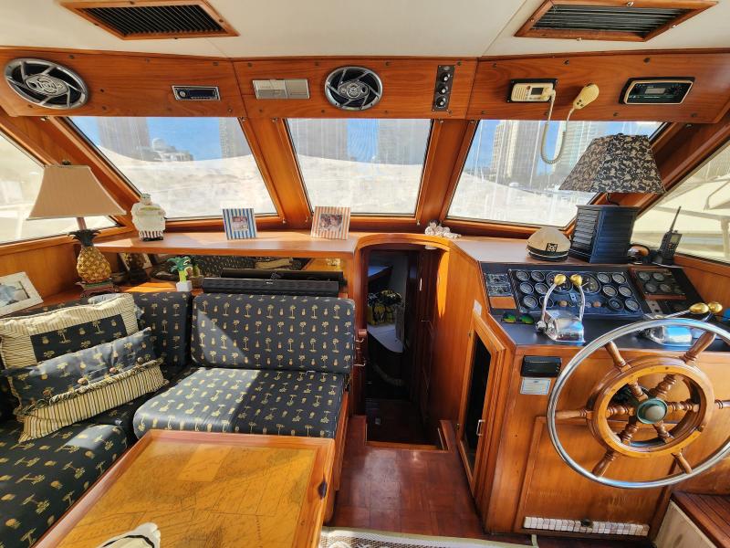 1989 Jefferson Cockpit Motor Yacht - Photo 13