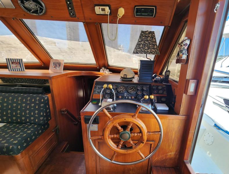 1989 Jefferson Cockpit Motor Yacht - Photo 14