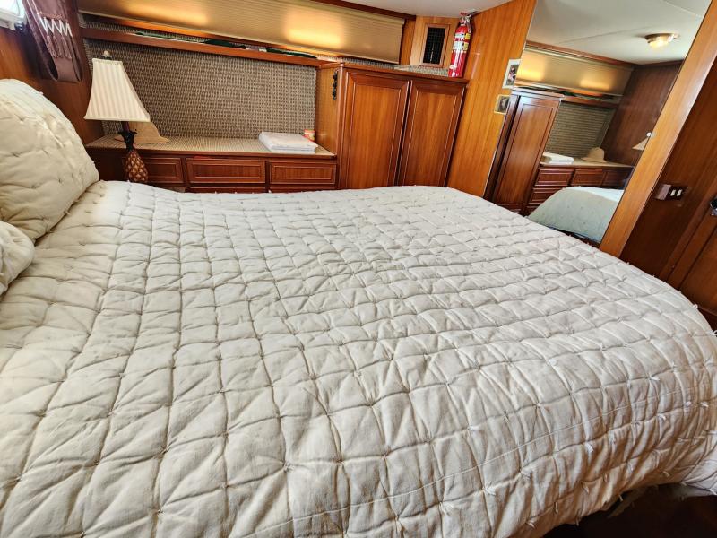 1989 Jefferson Cockpit Motor Yacht - Photo 18