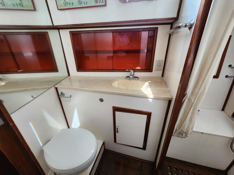 1989 Jefferson Cockpit Motor Yacht - Photo 27