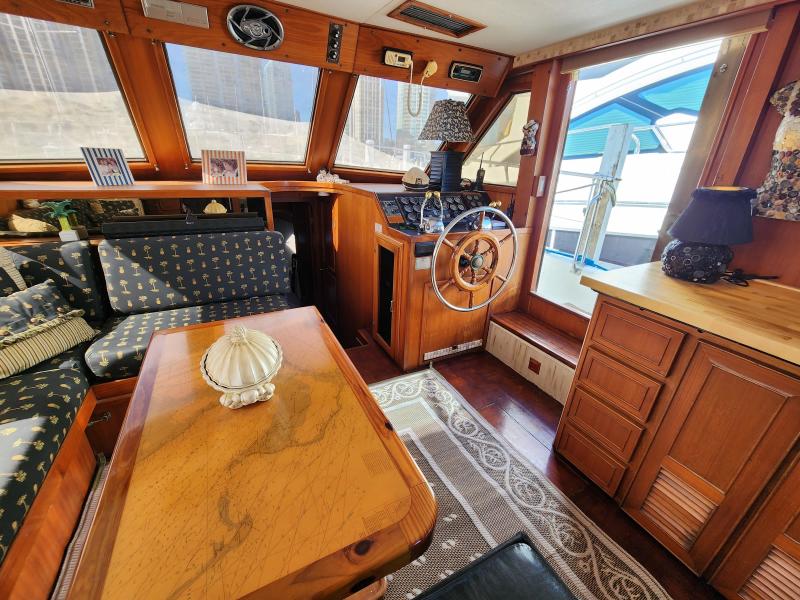 1989 Jefferson Cockpit Motor Yacht - Photo 12