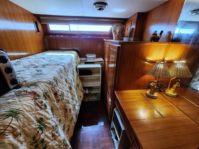 1989 Jefferson Cockpit Motor Yacht - Photo 23